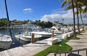 Recently Rented: $2,800 (1 beds, 1 baths, 880 Square Feet)