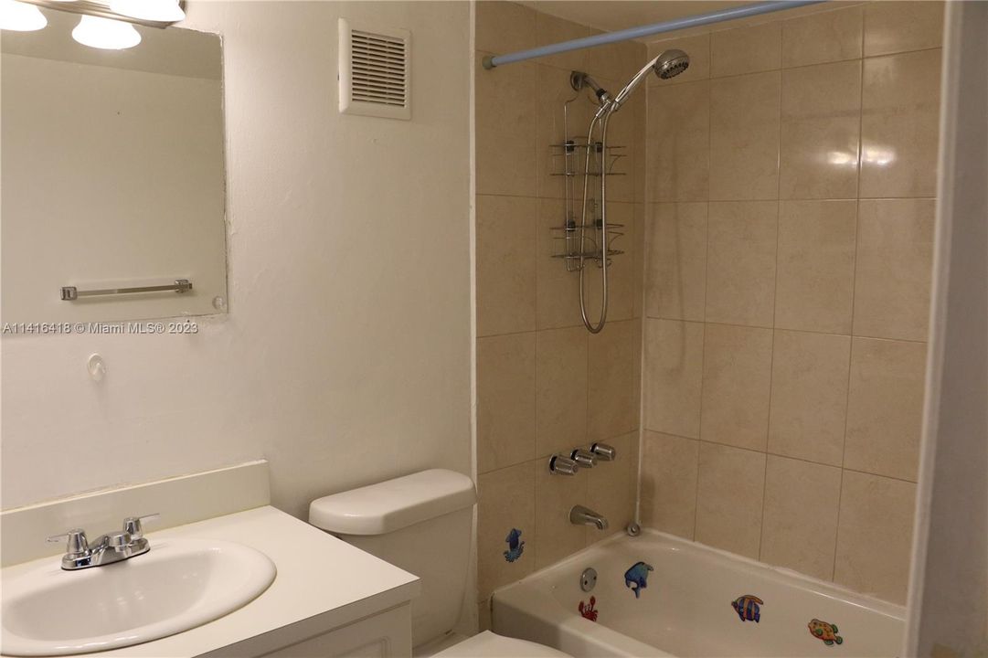 最近售出: $275,900 (2 贝兹, 2 浴室, 998 平方英尺)