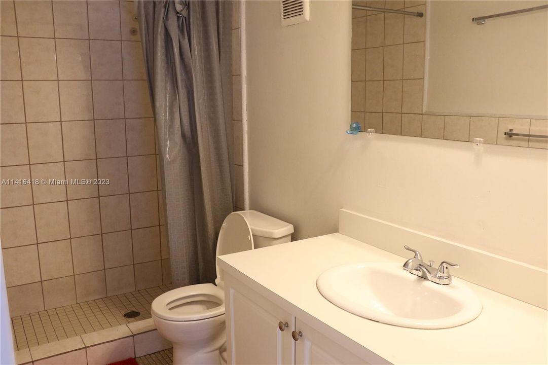 最近售出: $275,900 (2 贝兹, 2 浴室, 998 平方英尺)