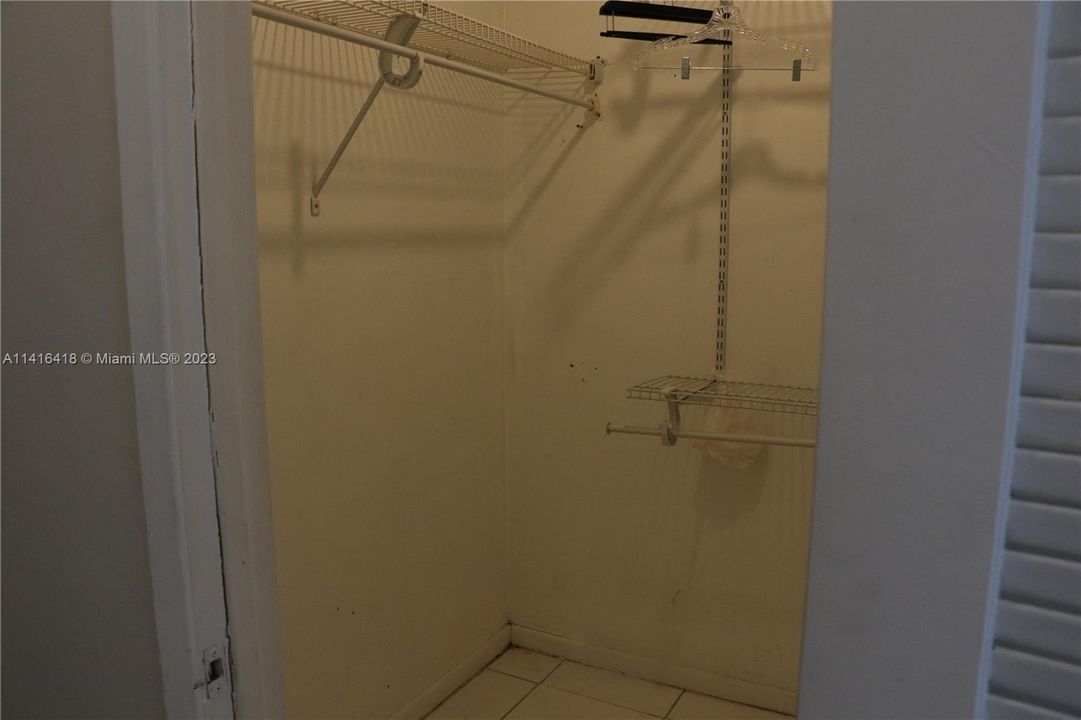 最近售出: $275,900 (2 贝兹, 2 浴室, 998 平方英尺)