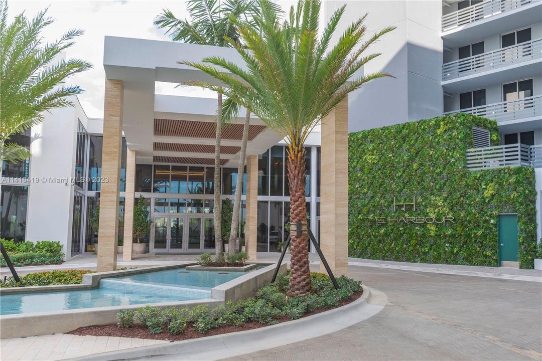 Recently Rented: $4,500 (2 beds, 2 baths, 1107 Square Feet)