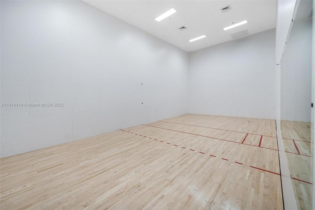 Recently Rented: $4,500 (2 beds, 2 baths, 1107 Square Feet)