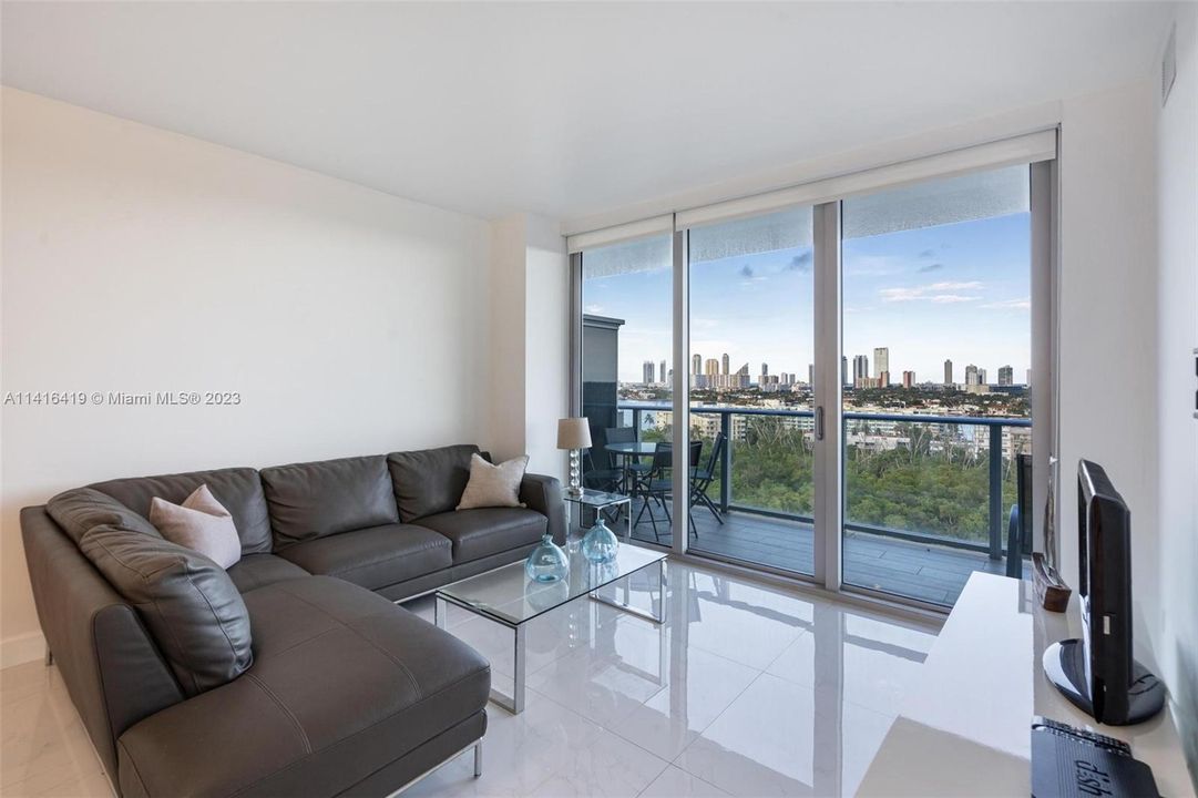 Recently Rented: $4,500 (2 beds, 2 baths, 1107 Square Feet)