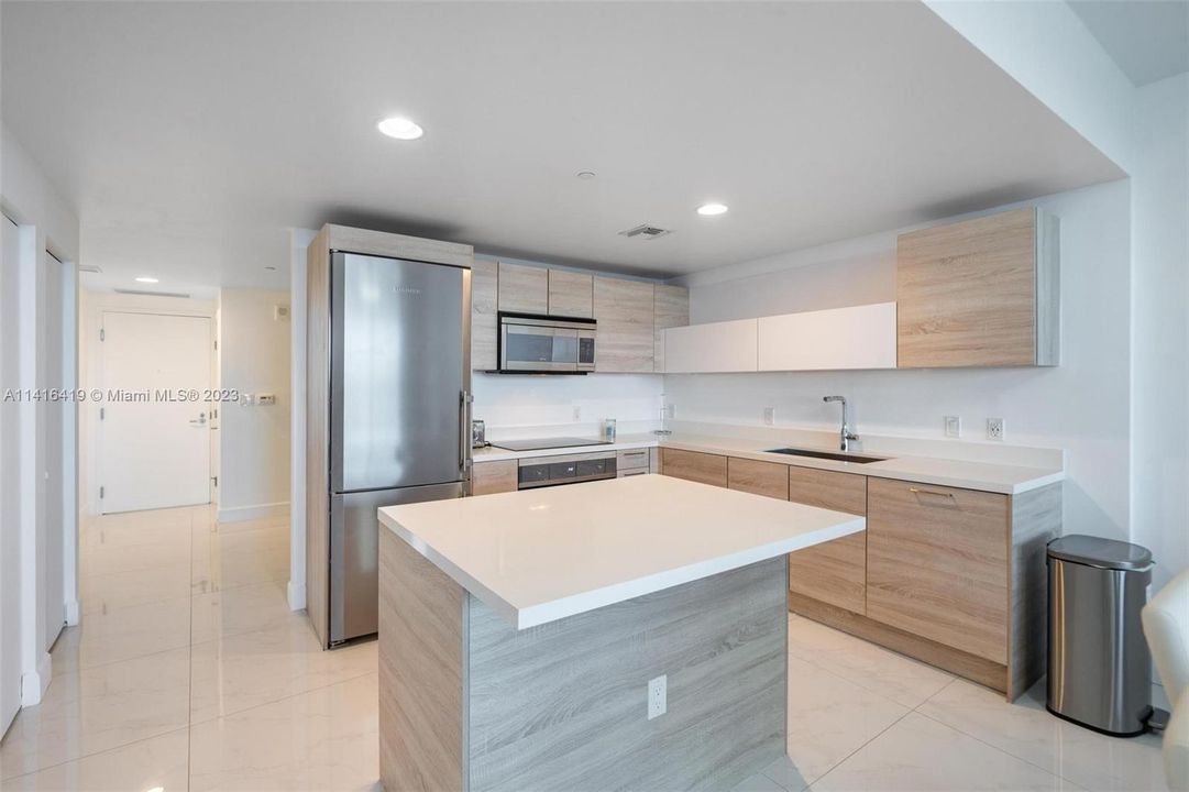 Recently Rented: $4,500 (2 beds, 2 baths, 1107 Square Feet)