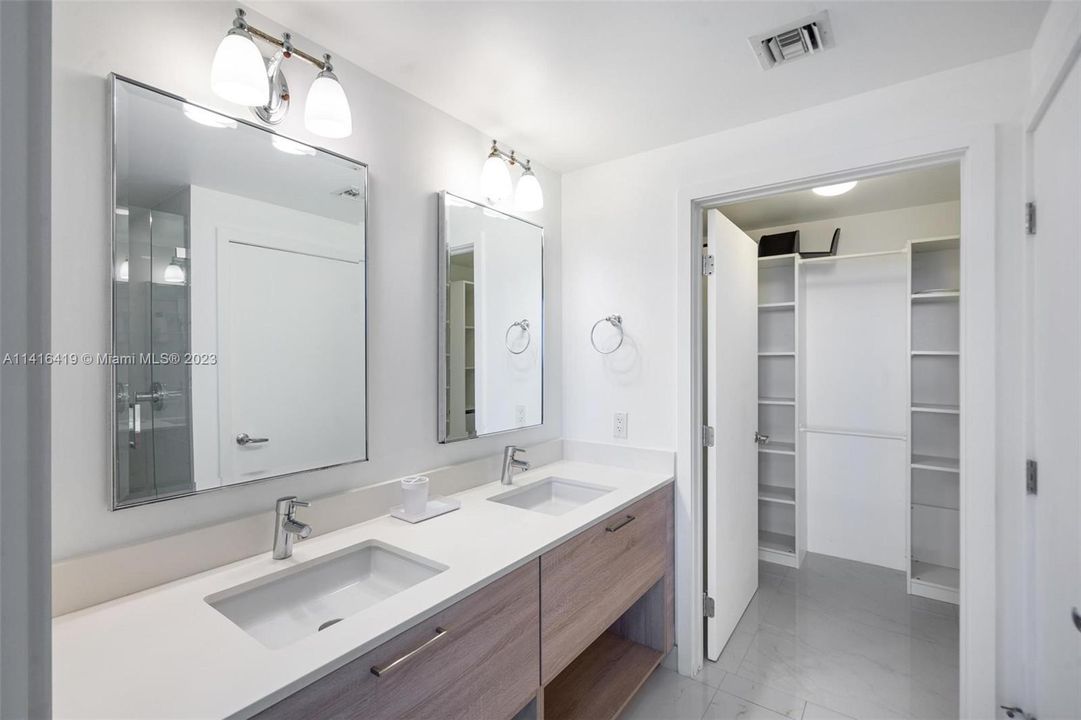 Recently Rented: $4,500 (2 beds, 2 baths, 1107 Square Feet)