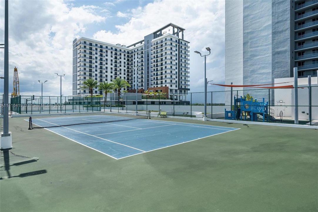 Recently Rented: $4,500 (2 beds, 2 baths, 1107 Square Feet)