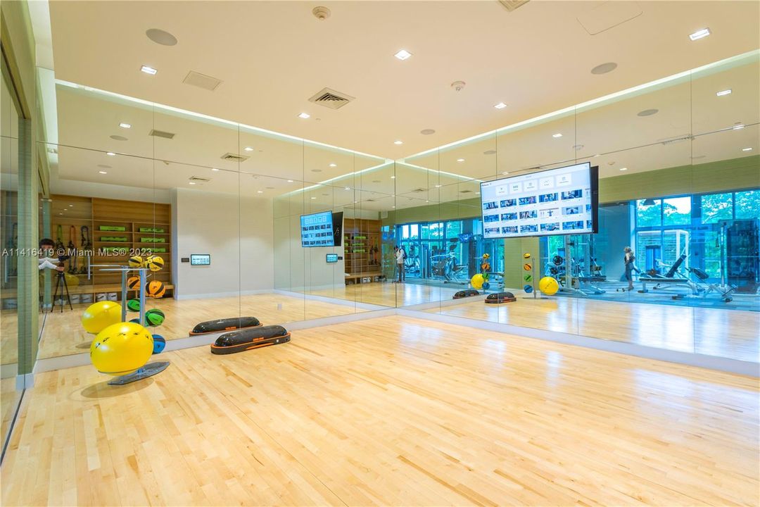 Recently Rented: $4,500 (2 beds, 2 baths, 1107 Square Feet)