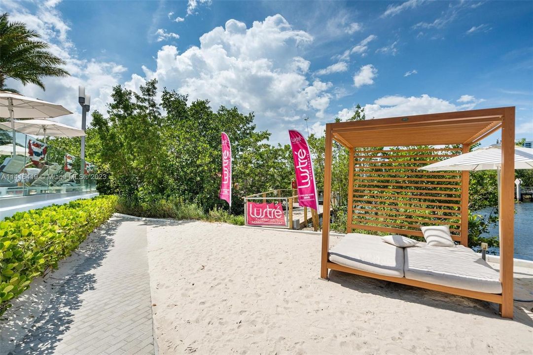 Recently Rented: $4,500 (2 beds, 2 baths, 1107 Square Feet)