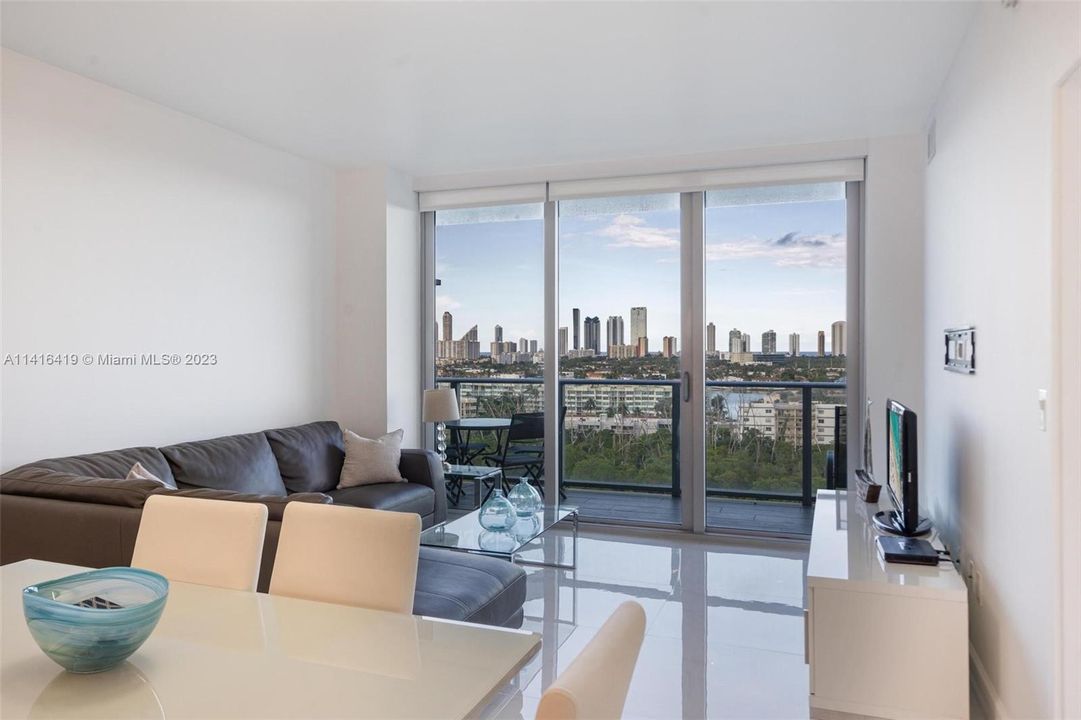 Recently Rented: $4,500 (2 beds, 2 baths, 1107 Square Feet)