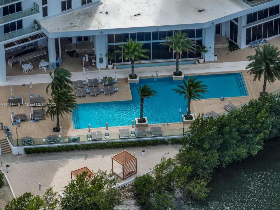 Recently Rented: $4,500 (2 beds, 2 baths, 1107 Square Feet)