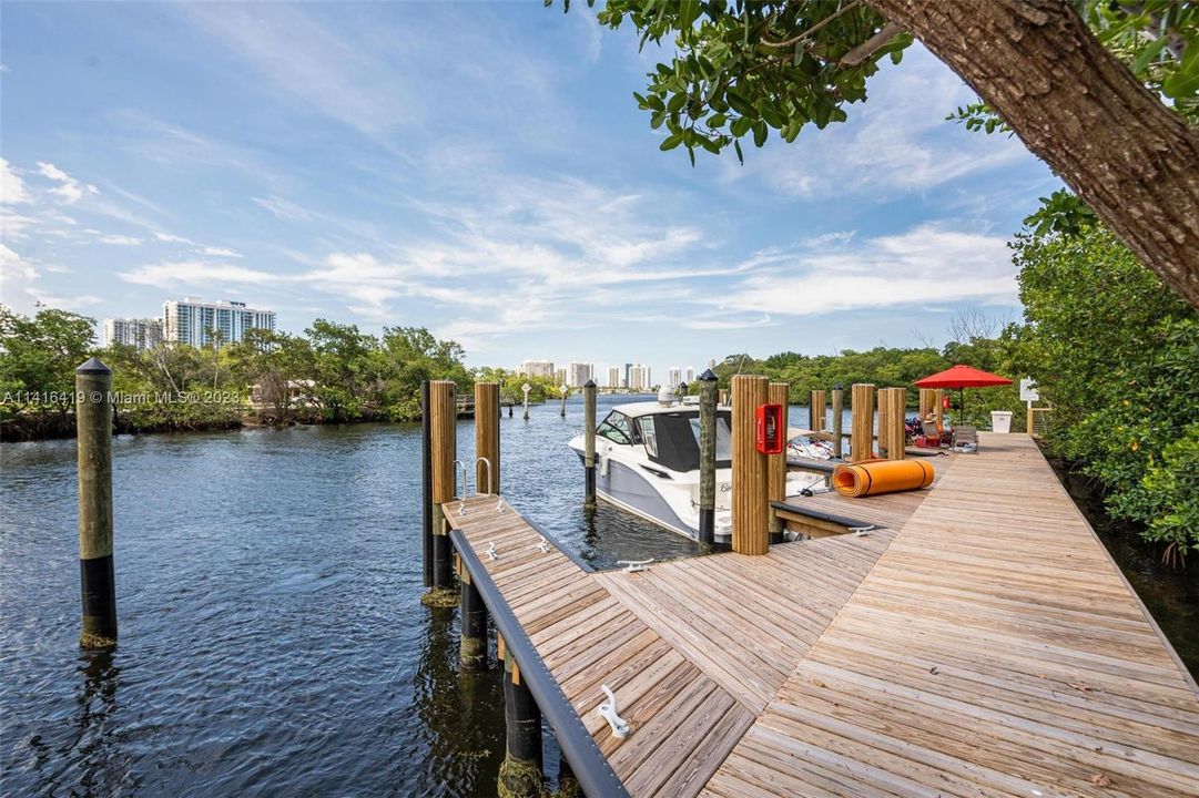 Recently Rented: $4,500 (2 beds, 2 baths, 1107 Square Feet)