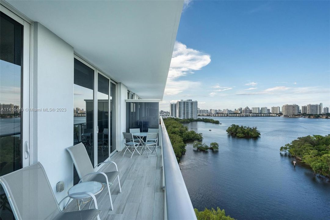 Recently Rented: $4,500 (2 beds, 2 baths, 1107 Square Feet)