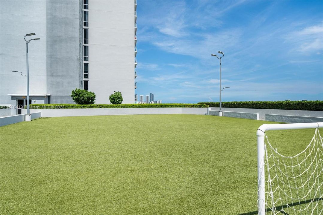 Recently Rented: $4,500 (2 beds, 2 baths, 1107 Square Feet)