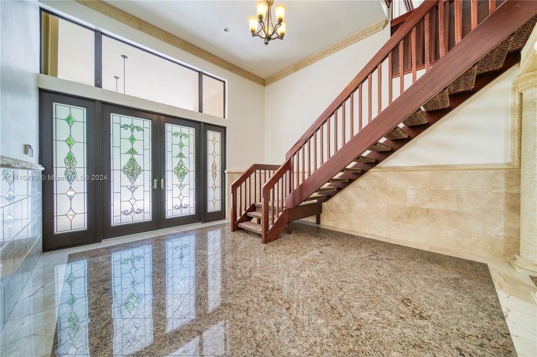 合同活跃: $2,850,000 (5 贝兹, 4 浴室, 5608 平方英尺)