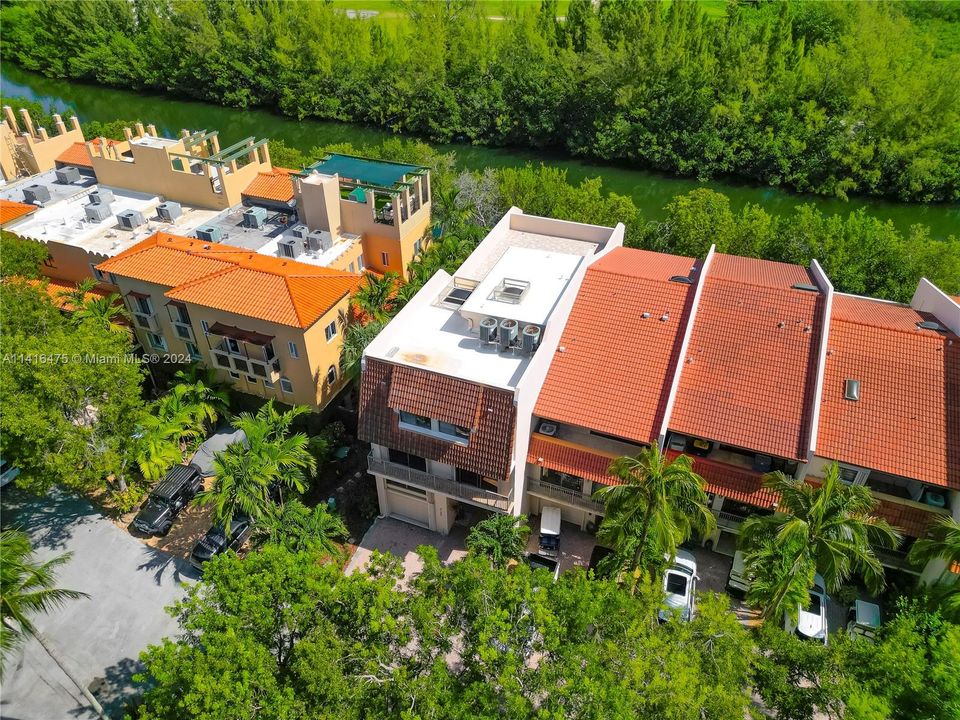 合同活跃: $2,850,000 (5 贝兹, 4 浴室, 5608 平方英尺)