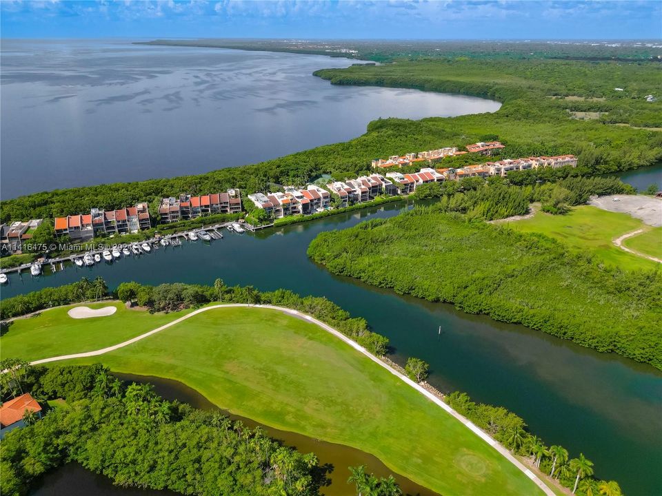 合同活跃: $2,850,000 (5 贝兹, 4 浴室, 5608 平方英尺)