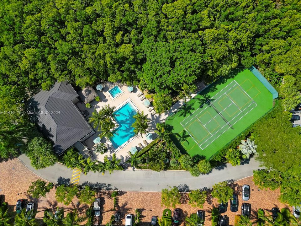 合同活跃: $2,850,000 (5 贝兹, 4 浴室, 5608 平方英尺)