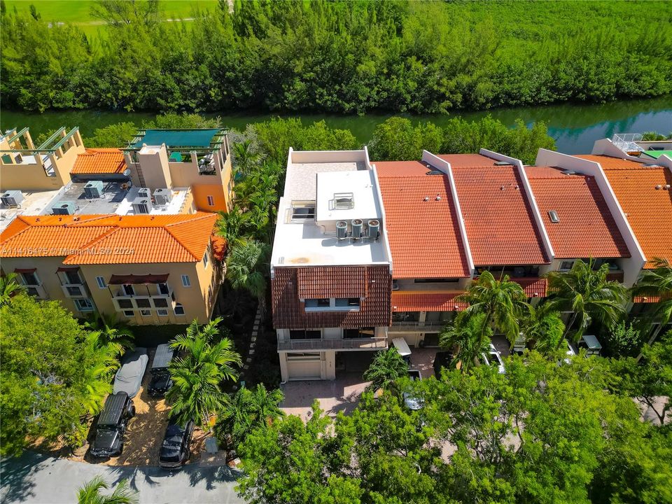 合同活跃: $2,850,000 (5 贝兹, 4 浴室, 5608 平方英尺)