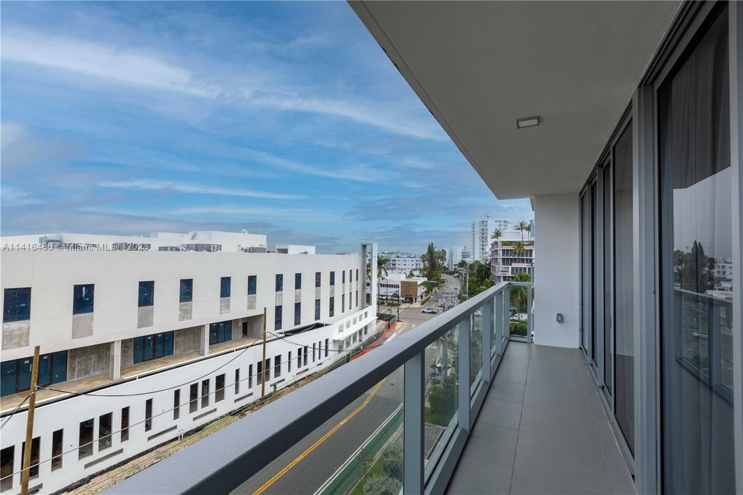 Недавно продано: $980,000 (2 спален, 2 ванн, 985 Квадратных фут)