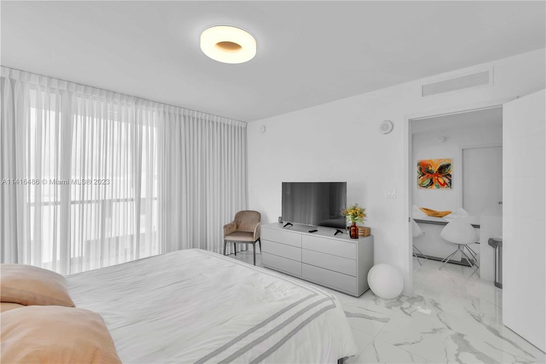 Недавно продано: $980,000 (2 спален, 2 ванн, 985 Квадратных фут)