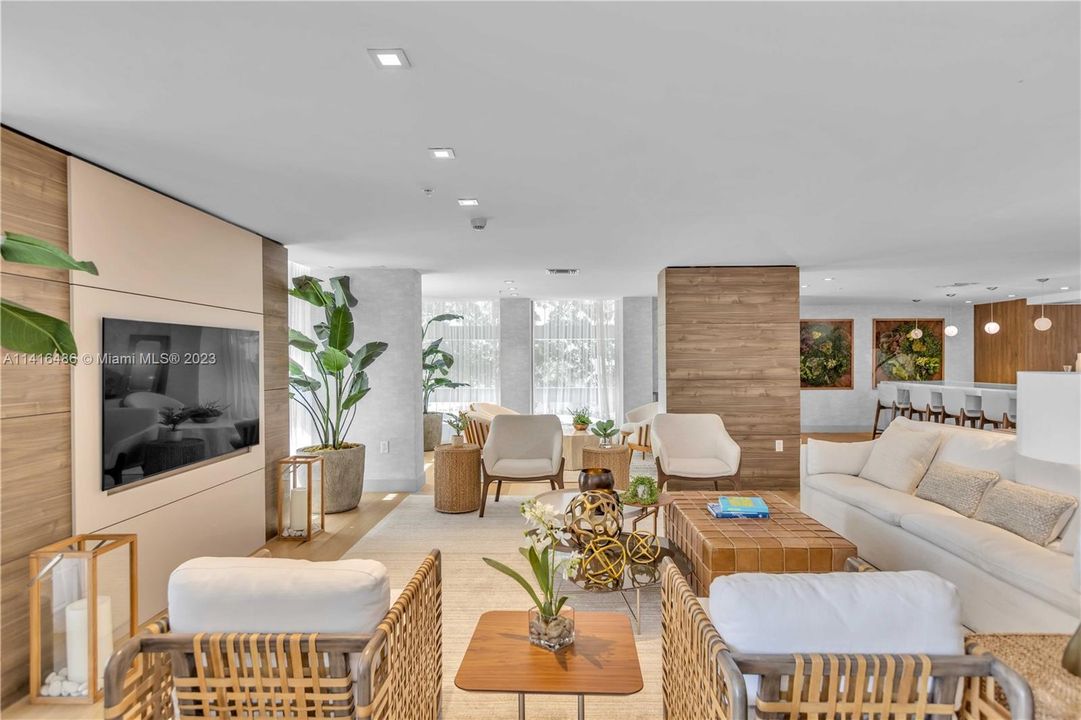 Недавно продано: $980,000 (2 спален, 2 ванн, 985 Квадратных фут)