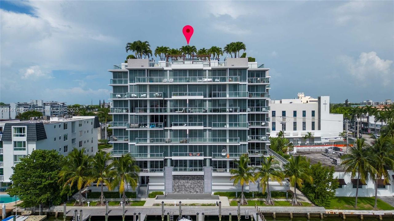 Недавно продано: $980,000 (2 спален, 2 ванн, 985 Квадратных фут)