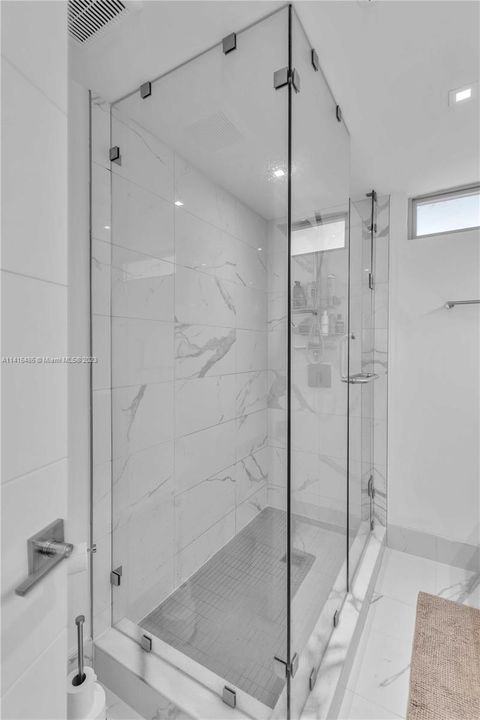 Недавно продано: $980,000 (2 спален, 2 ванн, 985 Квадратных фут)