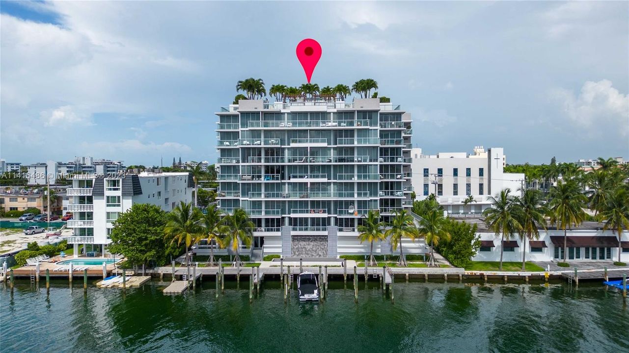 Недавно продано: $980,000 (2 спален, 2 ванн, 985 Квадратных фут)