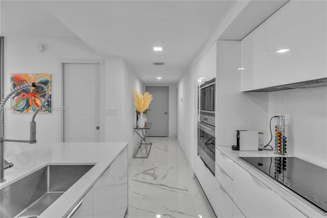 Недавно продано: $980,000 (2 спален, 2 ванн, 985 Квадратных фут)