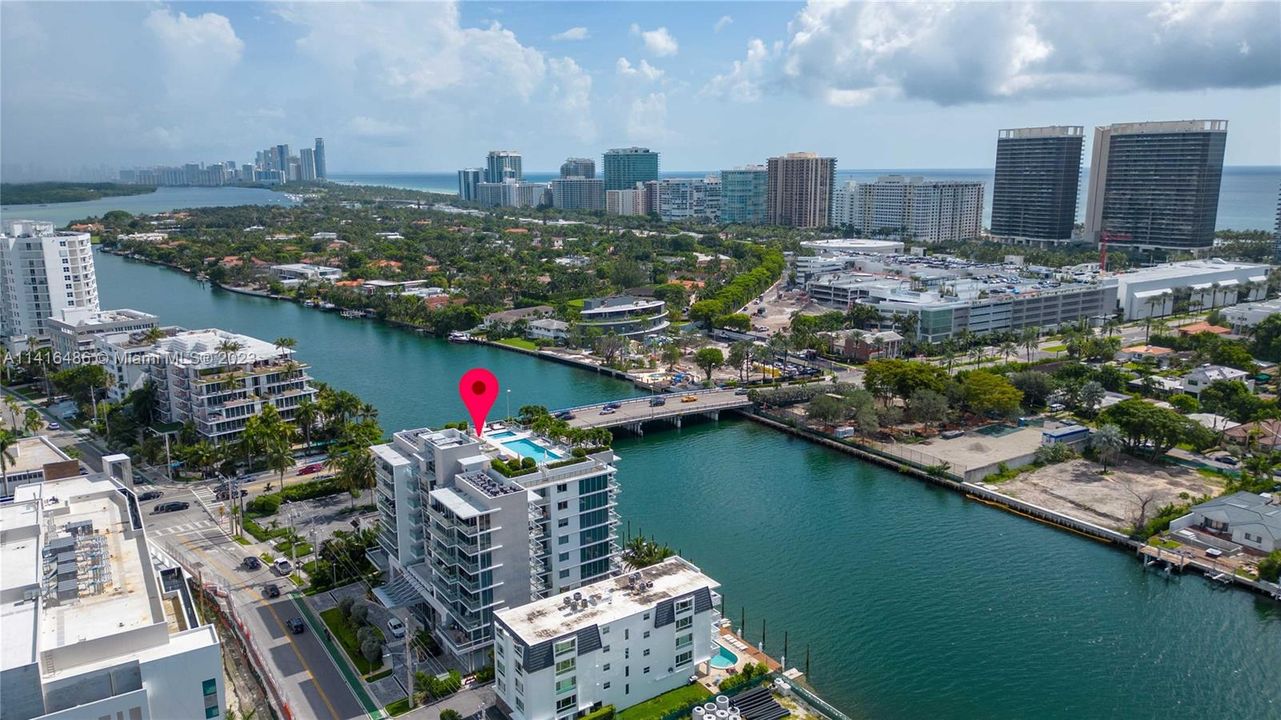 Недавно продано: $980,000 (2 спален, 2 ванн, 985 Квадратных фут)