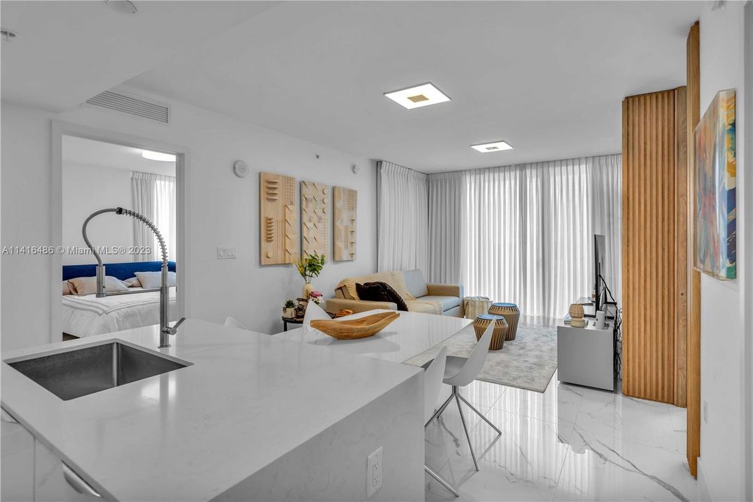 Недавно продано: $980,000 (2 спален, 2 ванн, 985 Квадратных фут)