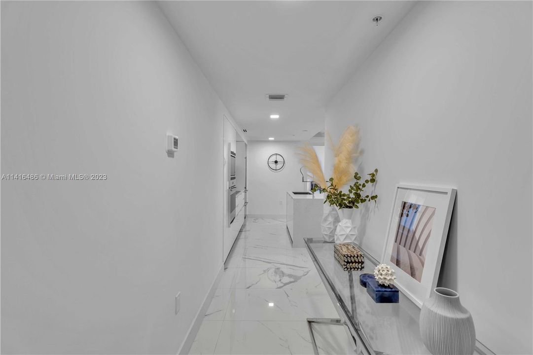 Недавно продано: $980,000 (2 спален, 2 ванн, 985 Квадратных фут)