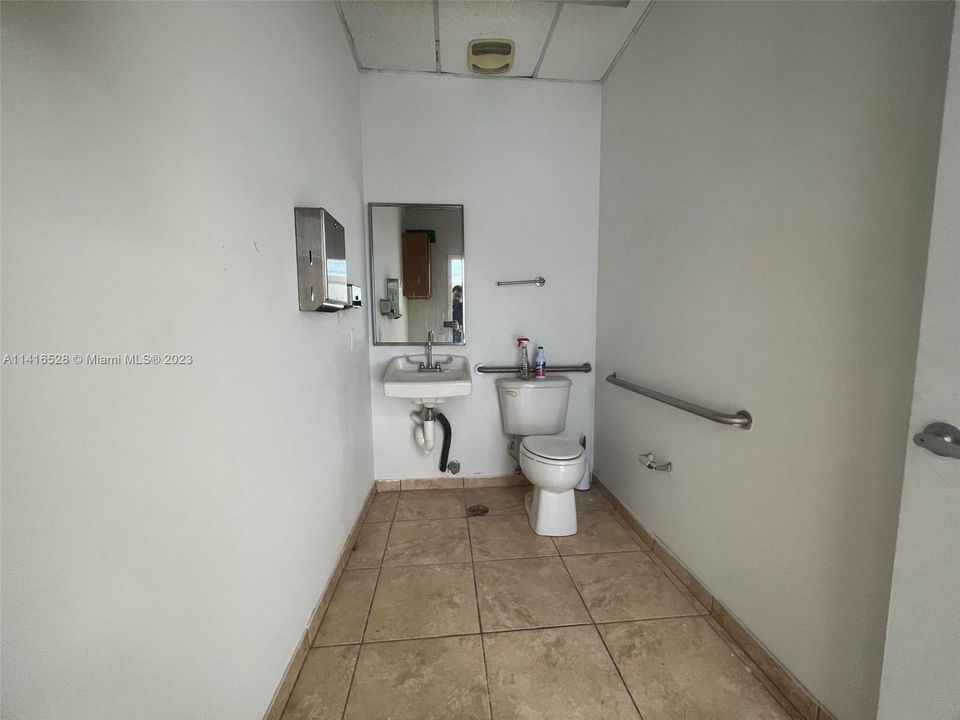 最近租的: $2,400 (0 贝兹, 0 浴室, 0 平方英尺)