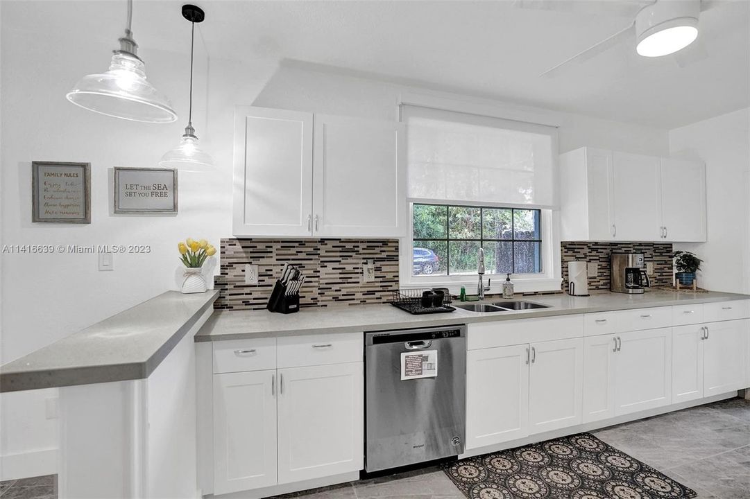 最近租的: $3,500 (3 贝兹, 1 浴室, 1210 平方英尺)