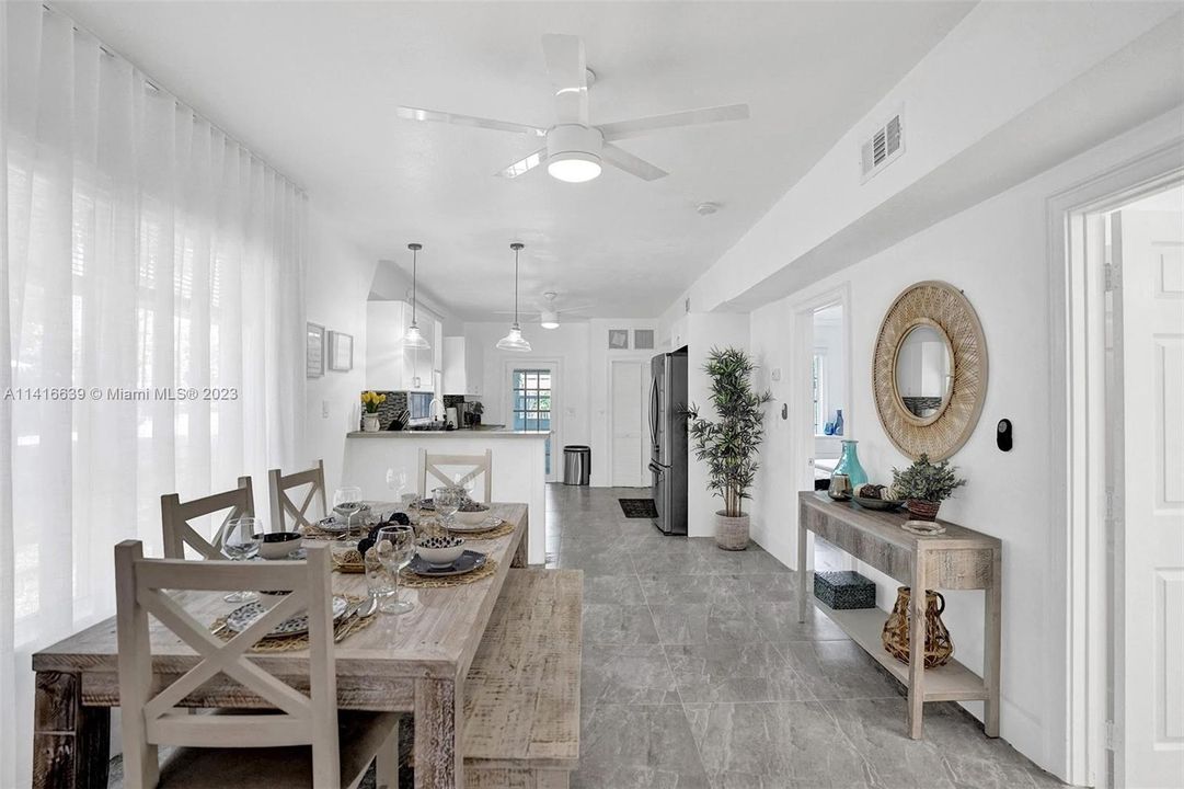 最近租的: $3,500 (3 贝兹, 1 浴室, 1210 平方英尺)