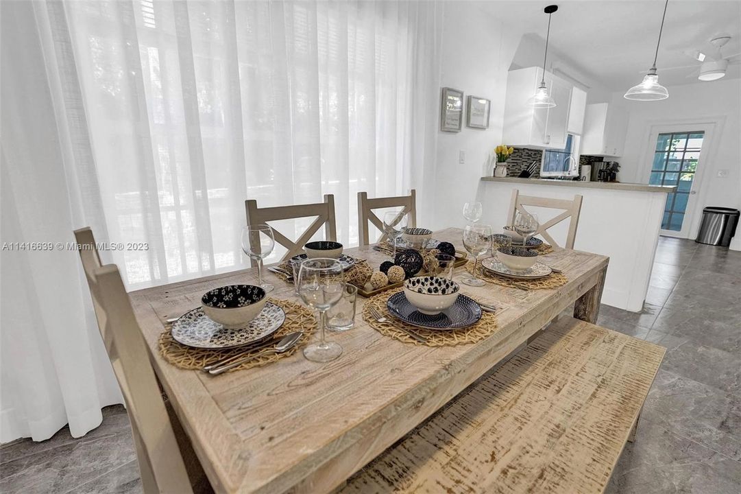 最近租的: $3,500 (3 贝兹, 1 浴室, 1210 平方英尺)