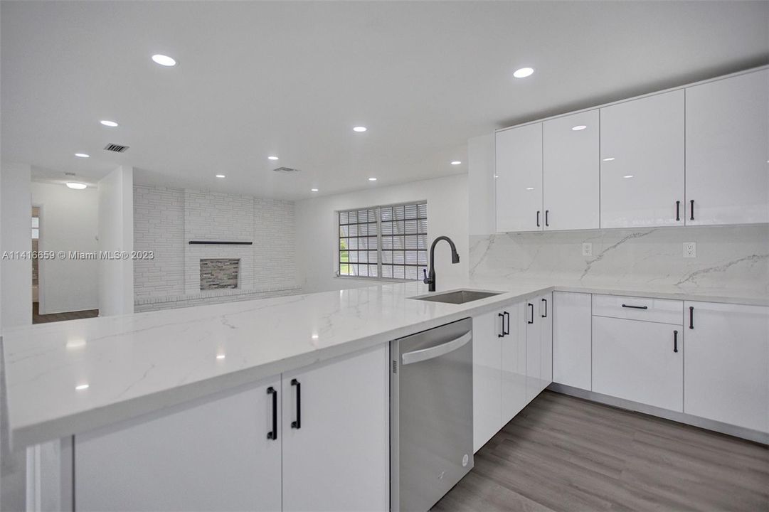 Recently Rented: $6,500 (3 beds, 2 baths, 1761 Square Feet)