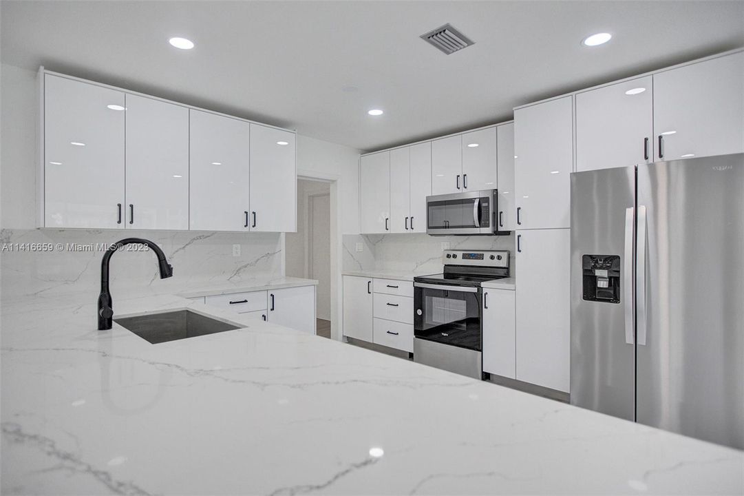 Recently Rented: $6,500 (3 beds, 2 baths, 1761 Square Feet)