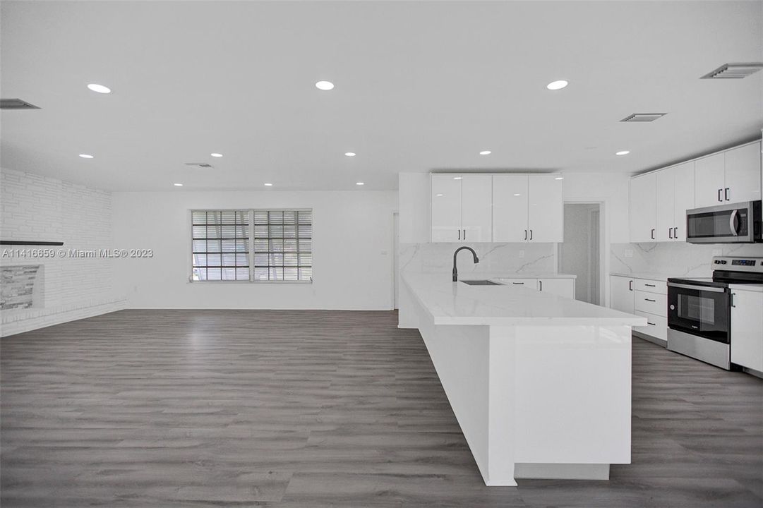 Recently Rented: $6,500 (3 beds, 2 baths, 1761 Square Feet)