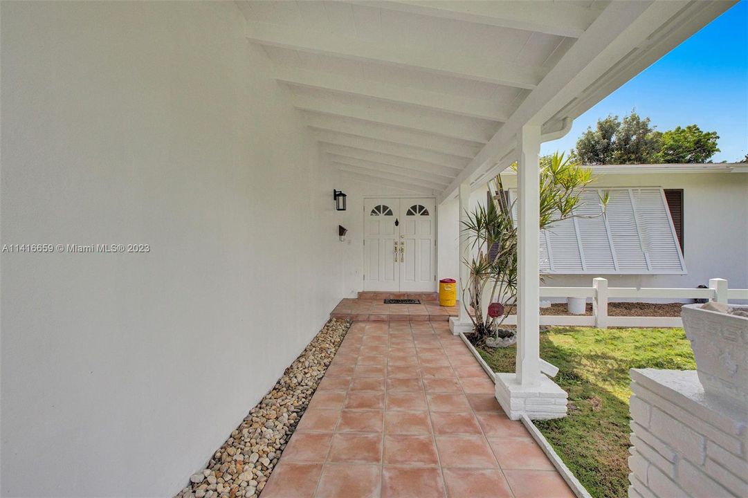 Recently Rented: $6,500 (3 beds, 2 baths, 1761 Square Feet)