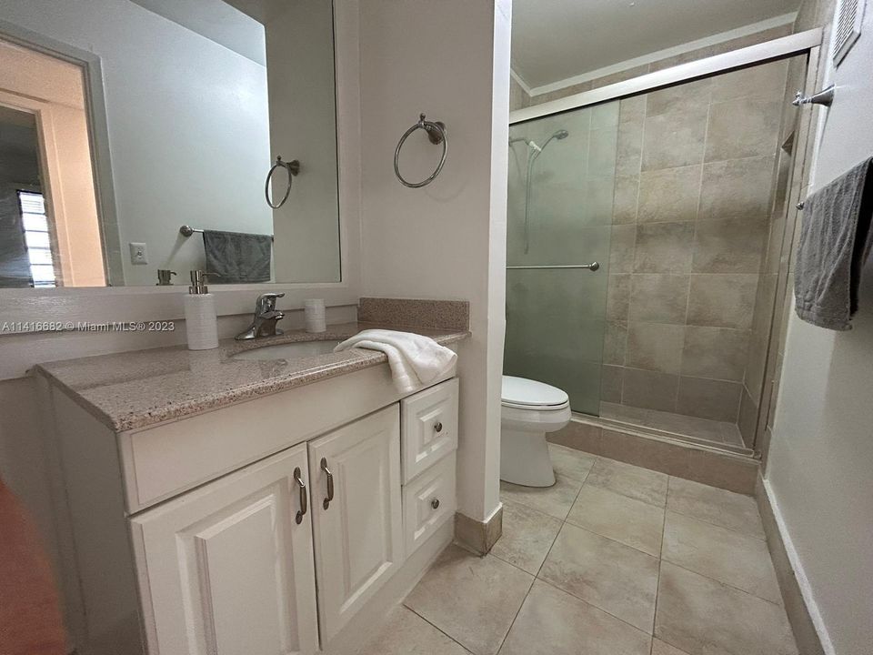 最近租的: $2,250 (2 贝兹, 1 浴室, 870 平方英尺)