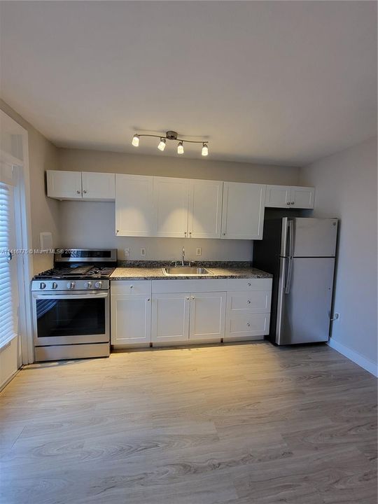 Recently Rented: $1,750 (1 beds, 1 baths, 420 Square Feet)