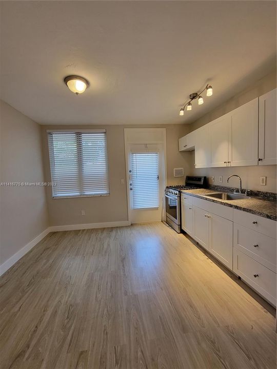 Recently Rented: $1,750 (1 beds, 1 baths, 420 Square Feet)