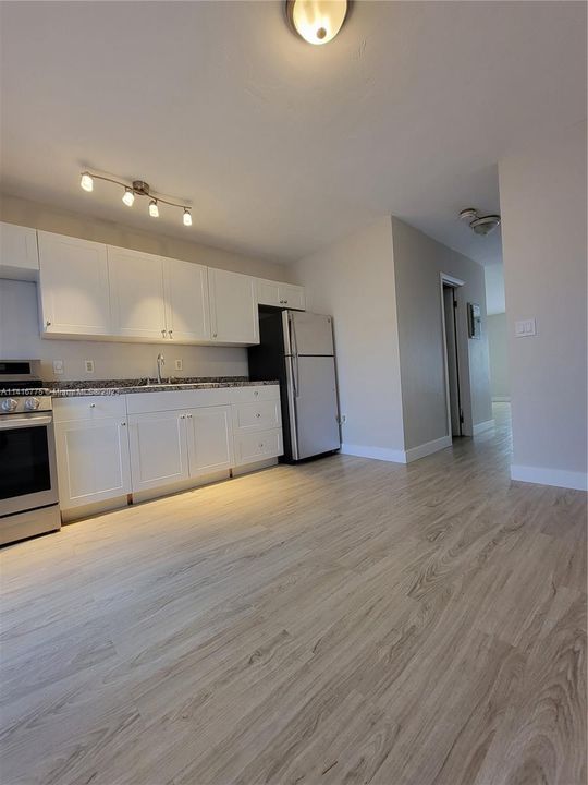 Recently Rented: $1,750 (1 beds, 1 baths, 420 Square Feet)