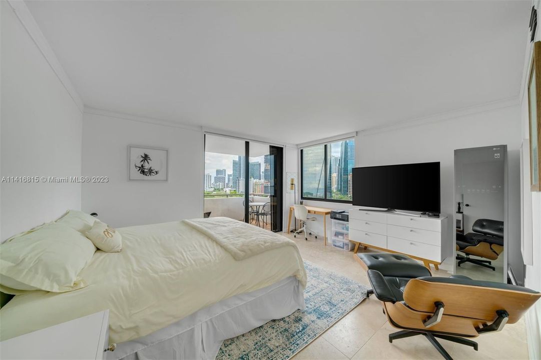 Recently Sold: $615,000 (2 beds, 1 baths, 1042 Square Feet)