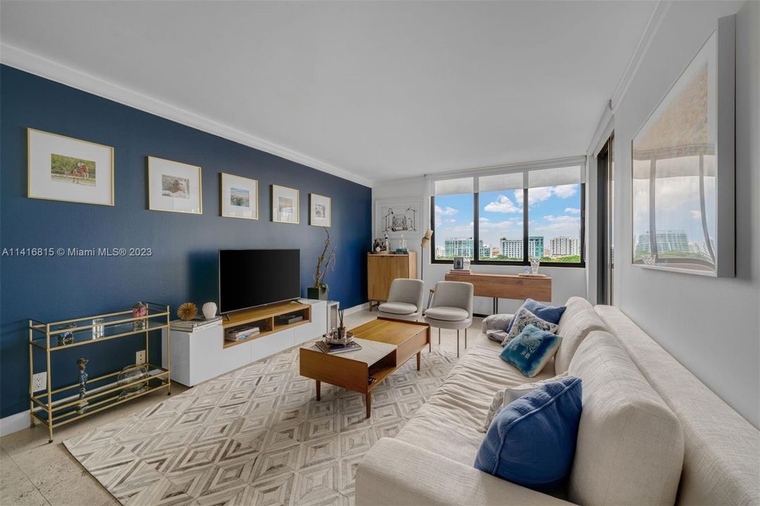 Recently Sold: $615,000 (2 beds, 1 baths, 1042 Square Feet)