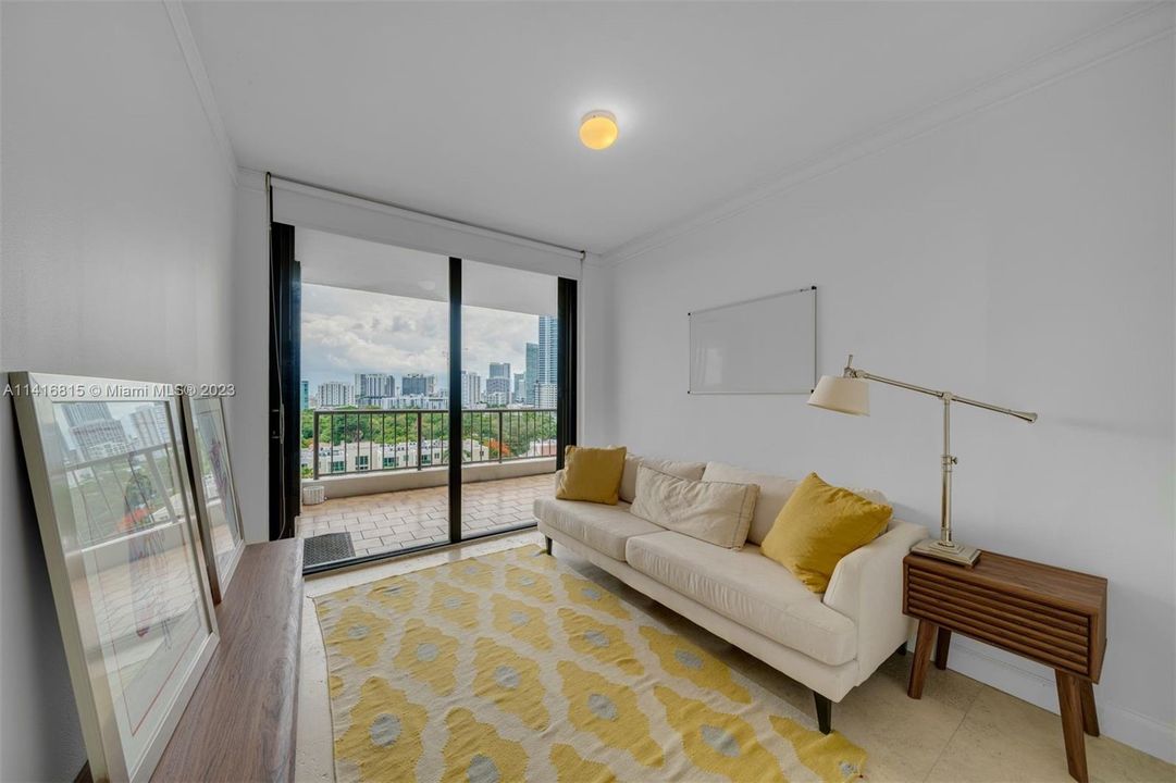 Recently Sold: $615,000 (2 beds, 1 baths, 1042 Square Feet)