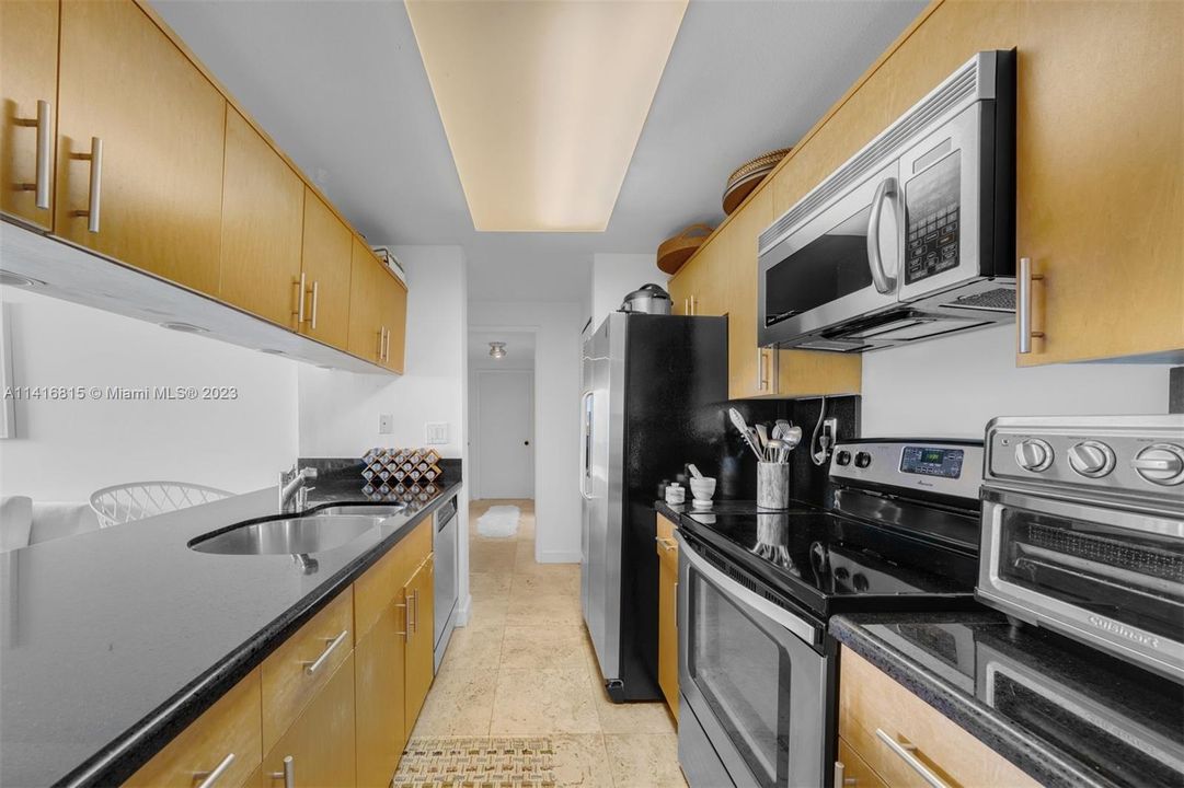 Recently Sold: $615,000 (2 beds, 1 baths, 1042 Square Feet)