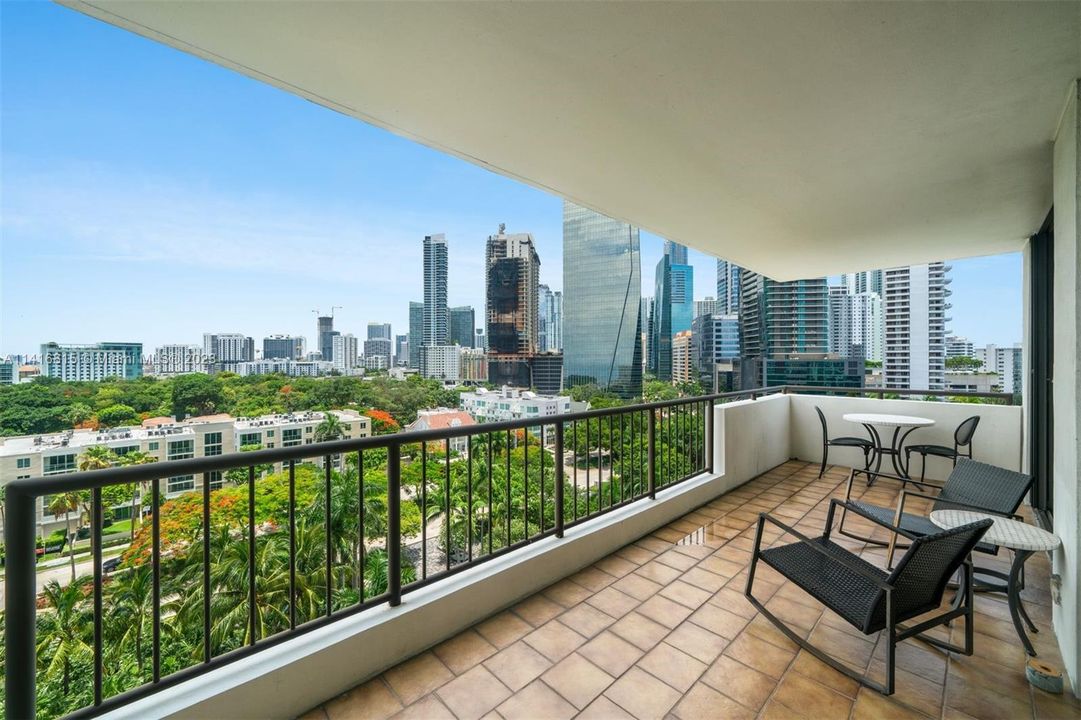 Recently Sold: $615,000 (2 beds, 1 baths, 1042 Square Feet)