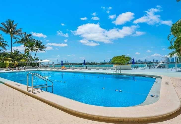 Recently Sold: $469,000 (1 beds, 1 baths, 990 Square Feet)